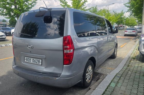 Hyundai Starex 5-Seater VAN Smart — пробег 303 921 км — фото 4 из 5