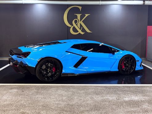 Lamborghini Revuelto 6.5 V12 — пробег 1 400 км — фото 4 из 5