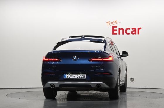 BMW X4 xDrive20i xLine — пробег 76 842 км — фото 4 из 5