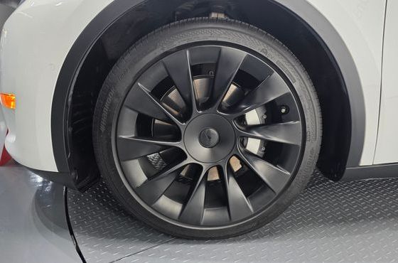 Tesla Model Y Long Range AWD — пробег 72 026 км — фото 5 из 5