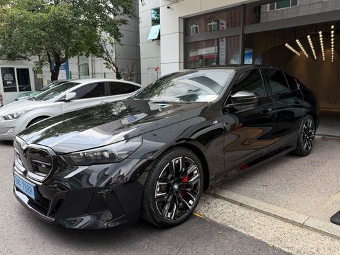BMW i5 M60 xDrive — пробег 537 км — фото 2 из 5