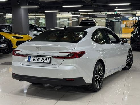 Toyota Camry 2.5 XLE Premium Hybrid — пробег 4 км — фото 3 из 5