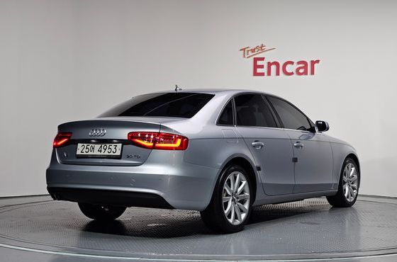 Audi A4 30 TDI Dynamic B8 — пробег 83 877 км — фото 2 из 5