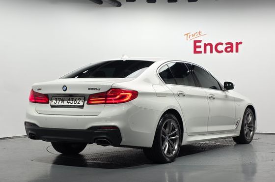 BMW 5-Series 520d xDrive M Sport Package Plus — пробег 100 168 км — фото 2 из 5