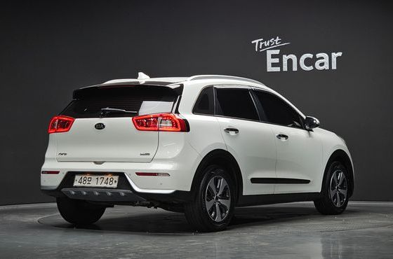 Kia Niro Prestige — пробег 161 234 км — фото 2 из 5