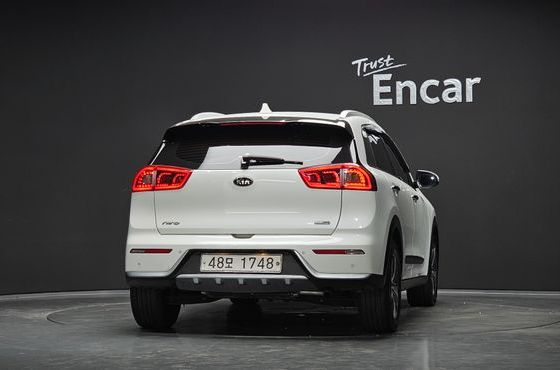 Kia Niro Prestige — пробег 161 234 км — фото 4 из 5