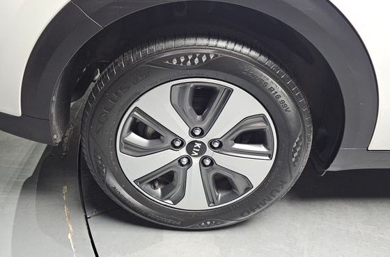 Kia Niro Prestige — пробег 161 234 км — фото 5 из 5