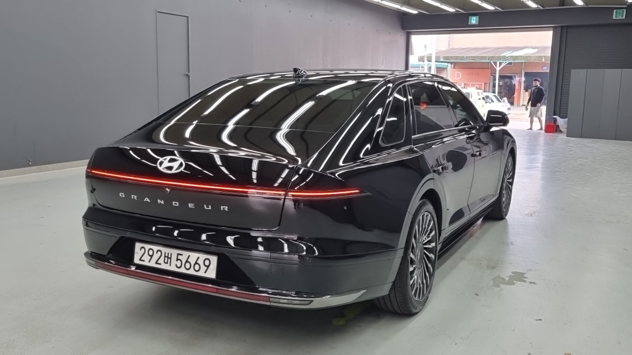 Hyundai Grandeur 2,5 Gasoline 2WD Calligraphy — пробег 38 000 км — фото 2 из 5