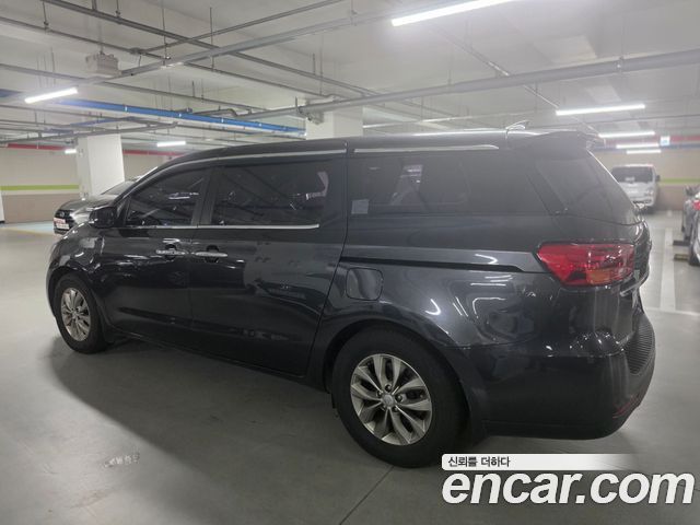 Kia Carnival 11-Seater Deluxe — пробег 219 274 км — фото 3 из 5