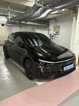 Tesla Model Y Premium Long Range AWD — пробег 4 178 км — фото 1 из 5