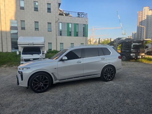 BMW X7 xDrive 40d M Sport 7 STR — пробег 7 800 км — фото 3 из 5