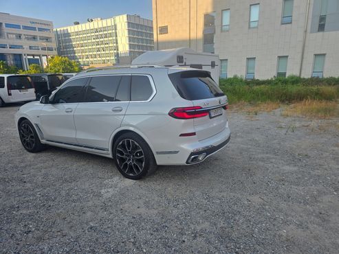 BMW X7 xDrive 40d M Sport 7 STR — пробег 7 800 км — фото 4 из 5
