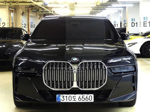 BMW 7-Series 740i xDrive M Sport Limited — пробег 7 907 км — фото 1 из 5