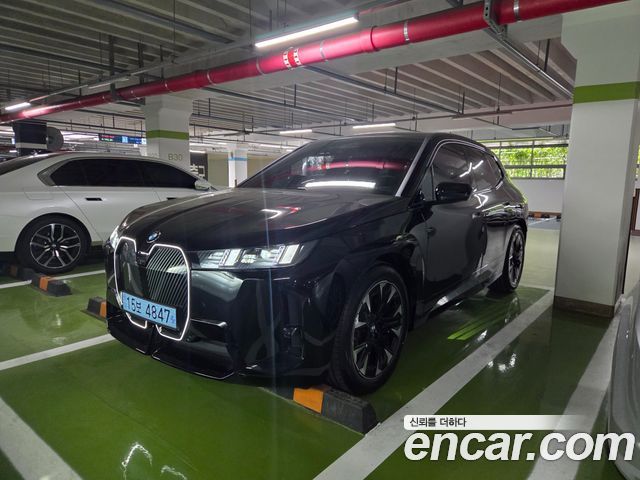 BMW iX xDrive45 M Sport First Edition — пробег 4 000 км — фото 1 из 5
