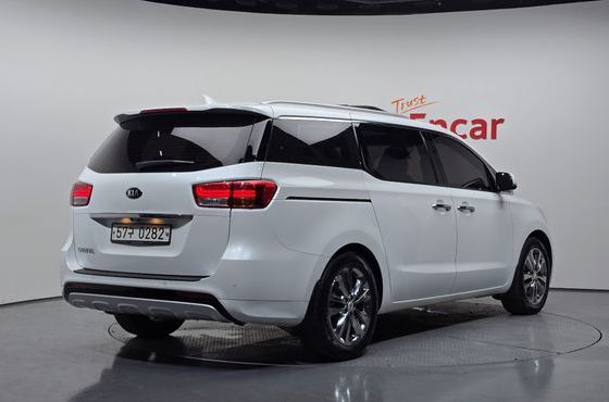 Kia Carnival 9-seater Noblesse — пробег 110 377 км — фото 2 из 5