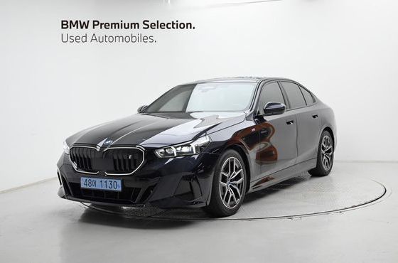 BMW i5 eDrive 40 M Sport — пробег 48 833 км — фото 1 из 5