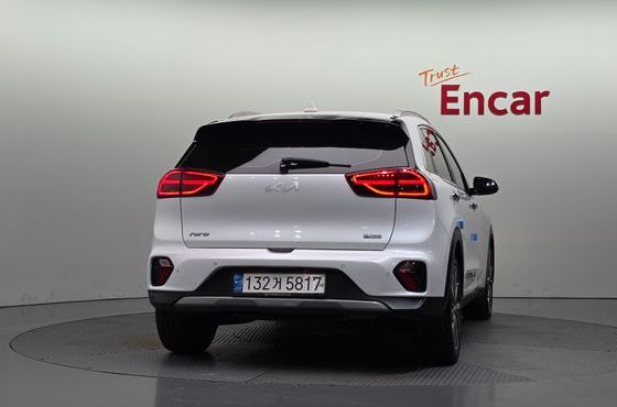 Kia Niro 1.6 HEV Signature — пробег 117 969 км — фото 4 из 5