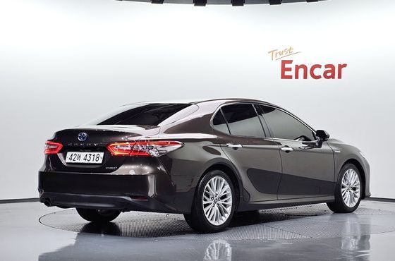 Toyota Camry 2.5 XLE Hybrid — пробег 76 847 км — фото 2 из 5