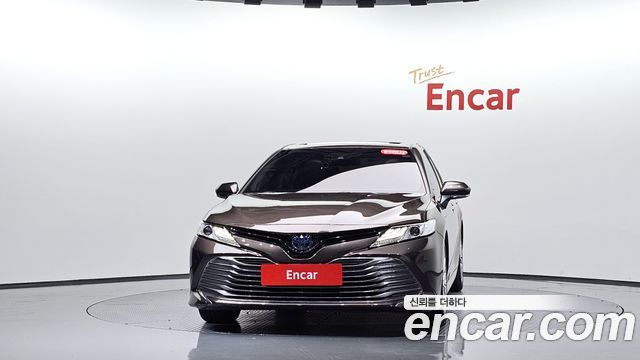 Toyota Camry 2.5 XLE Hybrid — пробег 76 847 км — фото 3 из 5