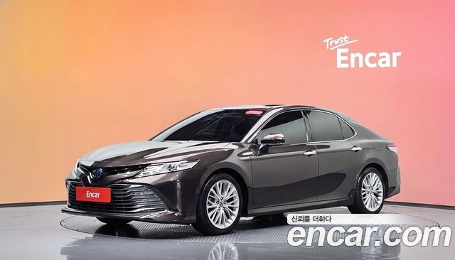 Toyota Camry 2.5 XLE Hybrid — пробег 76 847 км — фото 1 из 5