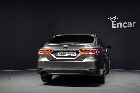 Toyota Camry 2.5 XLE Hybrid — пробег 49 174 км — фото 4 из 5