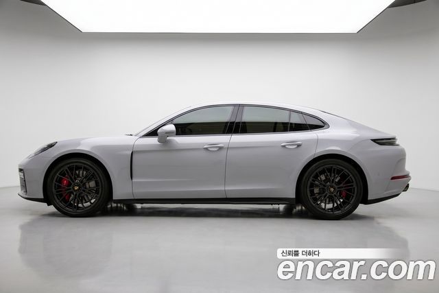 Porsche Panamera 4.0 GTS — пробег 4 450 км — фото 1 из 5