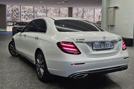 Mercedes-Benz E-Class E300 4MATIC Avnatgarde — пробег 43 171 км — фото 2 из 5