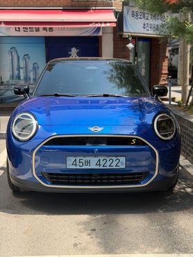Mini Cooper SE Favoured — пробег 8 000 км — фото 3 из 5