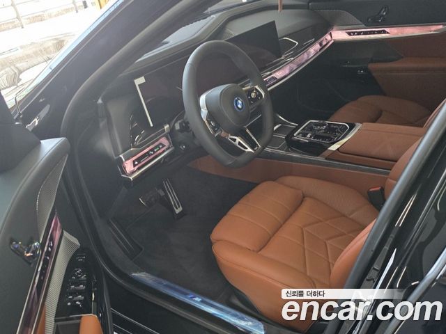 BMW i7 eDrive 50 M Sport — пробег 11 000 км — фото 4 из 4
