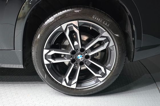 BMW X1 xDrive 20i M Sport — пробег 13 051 км — фото 5 из 5