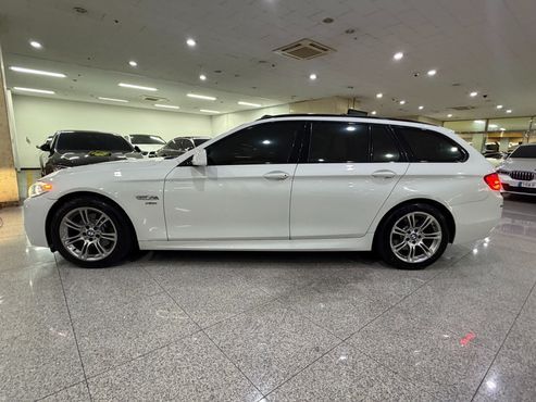 BMW 5-Series 525d xDrive M Sport Touring — пробег 243 176 км — фото 3 из 5
