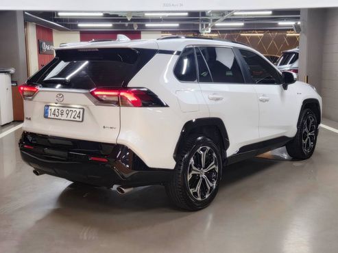 Toyota RAV4 2.5 4WD PHEV XSE — пробег 9 414 км — фото 2 из 5