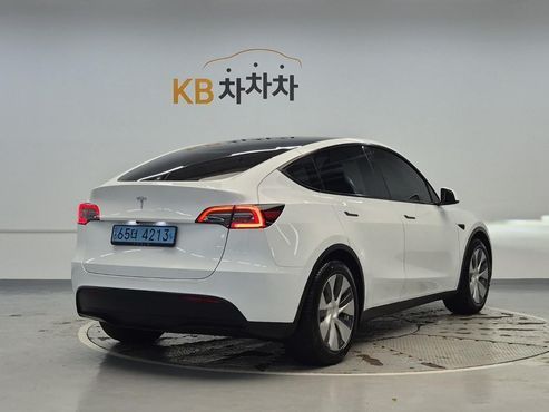 Tesla Model Y RWD — пробег 83 317 км — фото 3 из 5