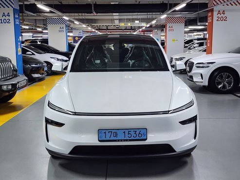 Tesla Model Y L Long Range AWD — пробег 10 км — фото 1 из 5