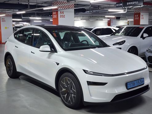 Tesla Model Y L Long Range AWD — пробег 10 км — фото 2 из 5