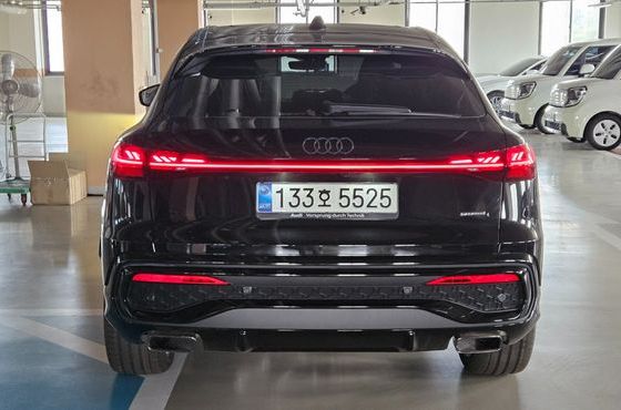 Audi Q5 45 TFSI Quattro Sportback S Line Black Edition — пробег 18 км — фото 2 из 5