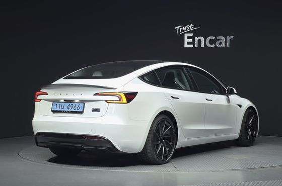 Tesla Model 3 Performance AWD — пробег 35 км — фото 2 из 5