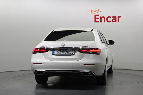Mercedes-Benz E-Class E220d 4MATIC Exclusive — пробег 66 418 км — фото 4 из 5