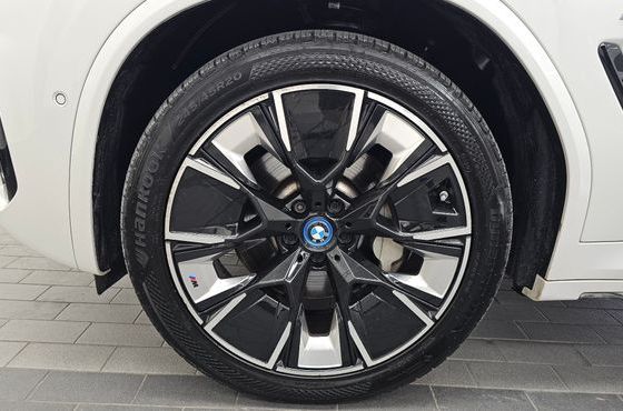 BMW iX3 M Sports — пробег 106 990 км — фото 5 из 5