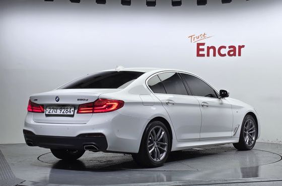 BMW 5-Series 520d xDrive M Sport Package Plus — пробег 112 892 км — фото 2 из 5