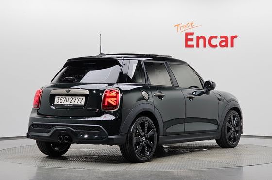 Mini Cooper 5Door Resolute Edition 3rd Gen — пробег 40 794 км — фото 2 из 5
