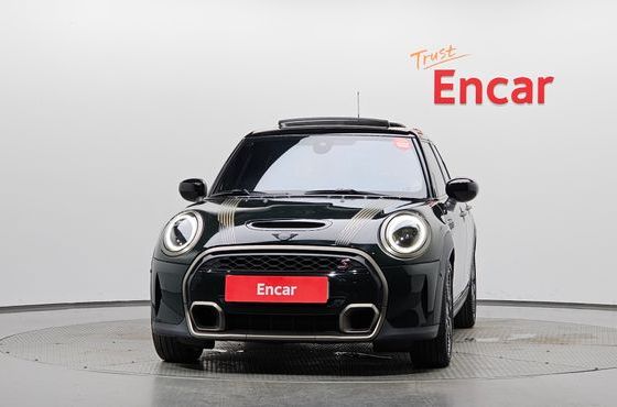 Mini Cooper 5Door Resolute Edition 3rd Gen — пробег 40 794 км — фото 3 из 5