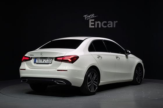 Mercedes-Benz A-Class A200d Sedan — пробег 83 292 км — фото 2 из 5