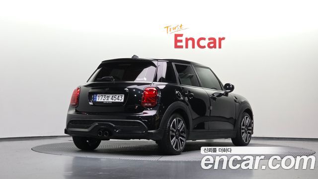Mini Cooper 5Door Classic Third Generation — пробег 22 532 км — фото 2 из 5