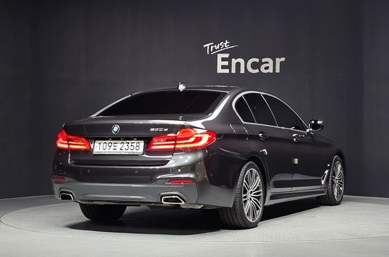 BMW 5-Series 530e M Sport — пробег 48 421 км — фото 2 из 5