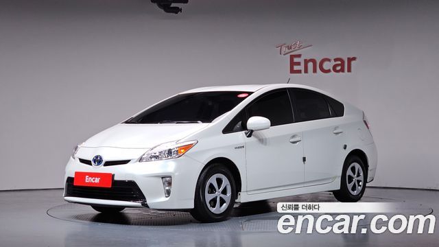 Toyota Prius 1.8 E — пробег 179 549 км — фото 1 из 5