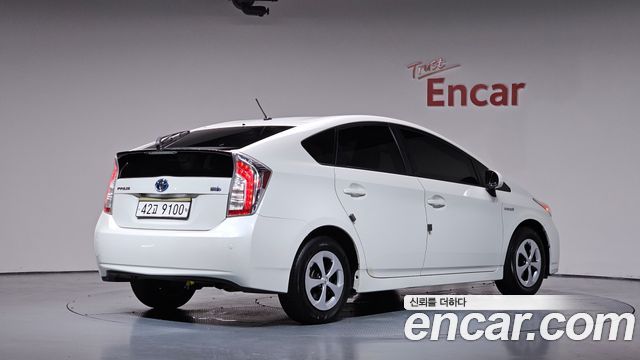 Toyota Prius 1.8 E — пробег 179 549 км — фото 2 из 5
