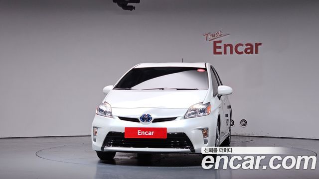 Toyota Prius 1.8 E — пробег 179 549 км — фото 3 из 5