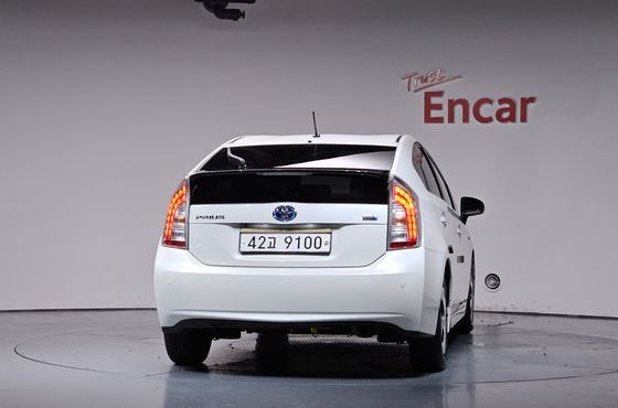 Toyota Prius 1.8 E — пробег 179 549 км — фото 4 из 5