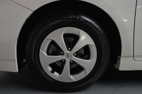 Toyota Prius 1.8 E — пробег 179 549 км — фото 5 из 5